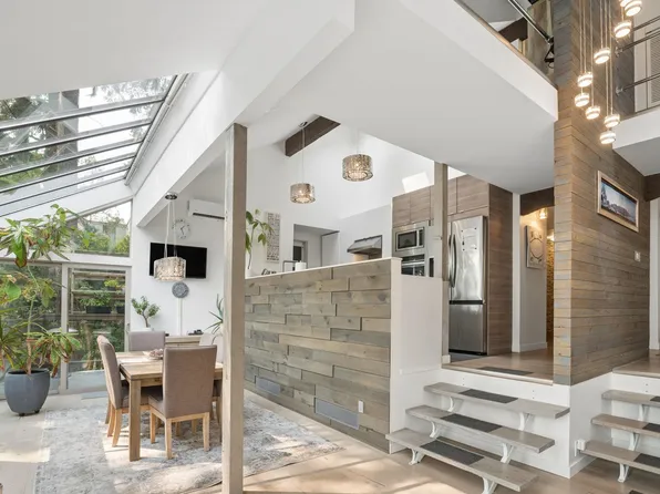 5781 Cranley Dr, West Vancouver, BC V7W 1T1