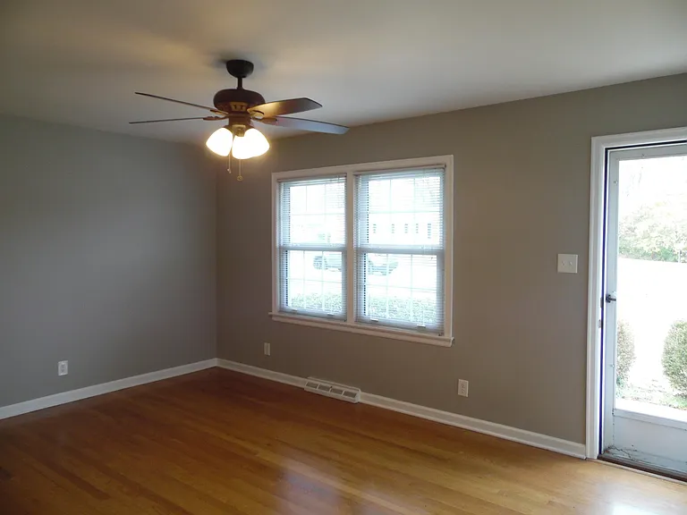 352 Harvard Dr — Photo 2