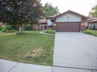 637 Barber Ln, Joliet, IL 60435