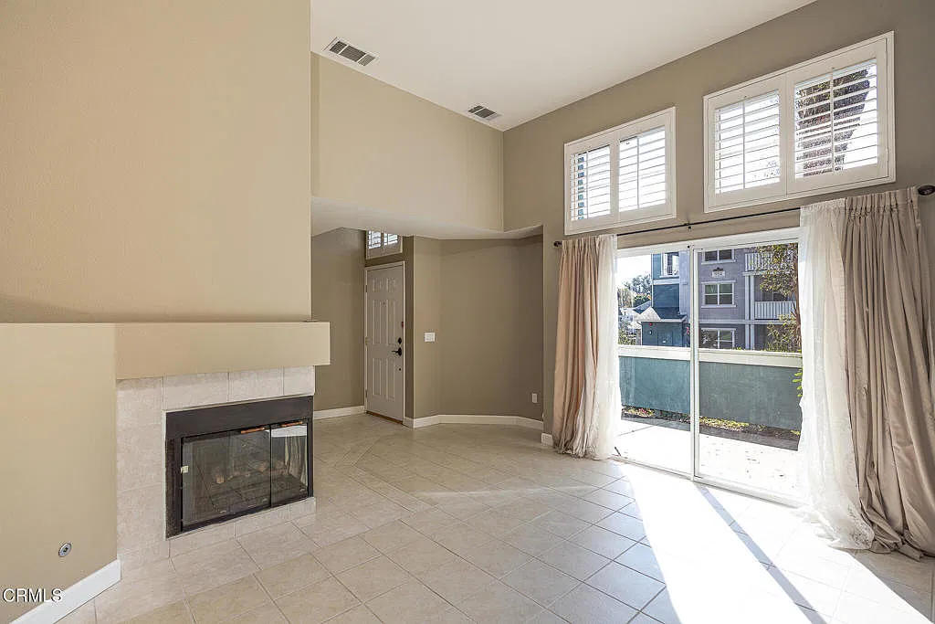 2 bed, 2.5 bath, 1463 sqft, $3,600 — Photo 2