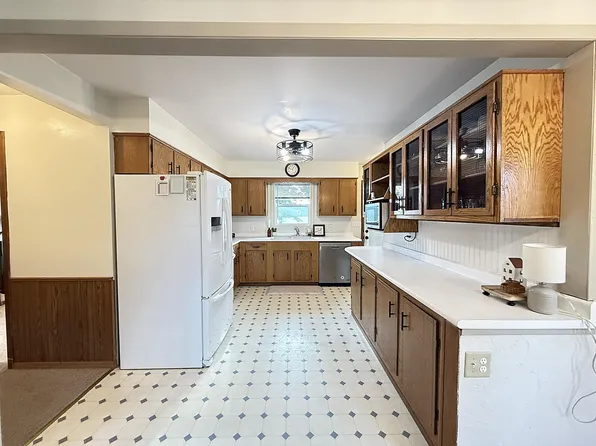 421 9th Ave, Madison, MN 56256