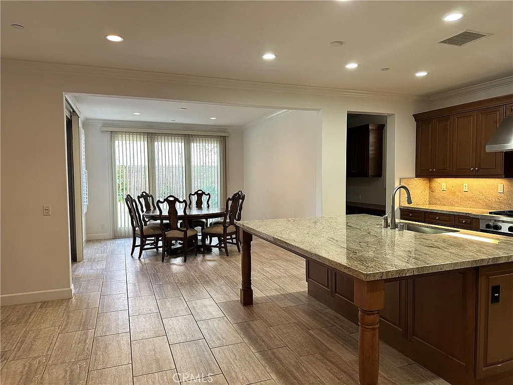 4 bed, 3294 sqft, $7,600 — Photo 4
