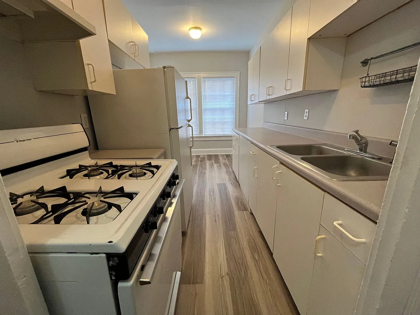 Eastwood Apartments — Photo 4