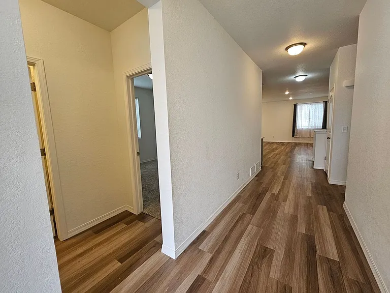 10450 Summer Ridge Dr — Photo 3