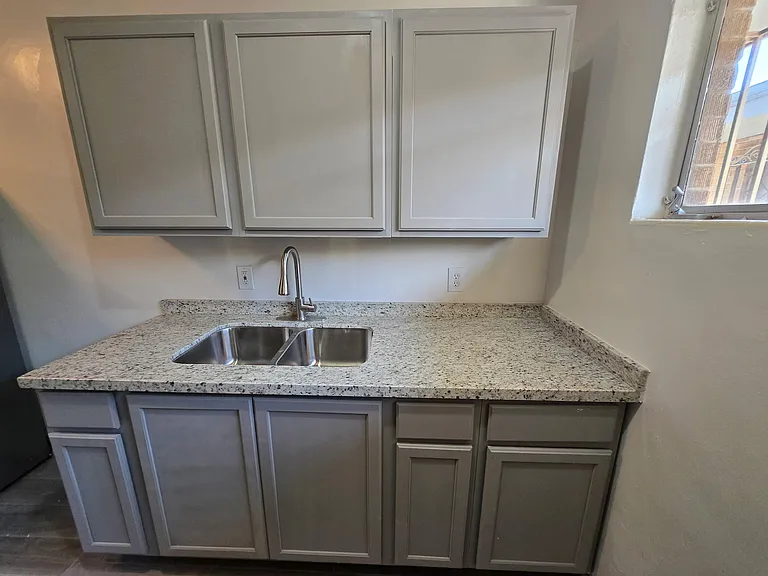 1501 N Oregon St #9 — Photo 8