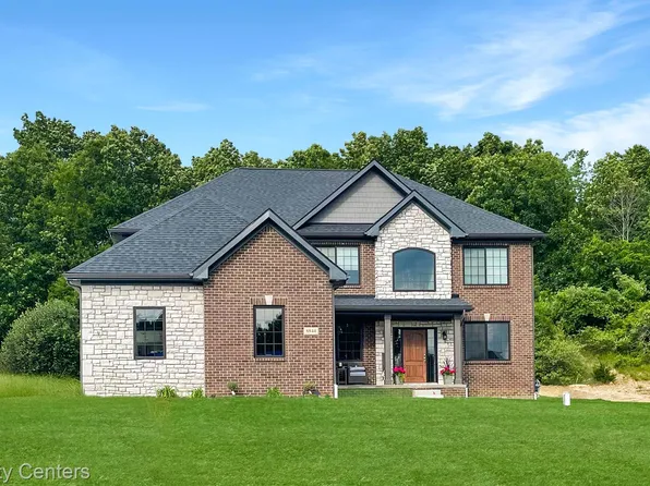 7670 Maple Ridge Ct, Clarkston, MI 48346