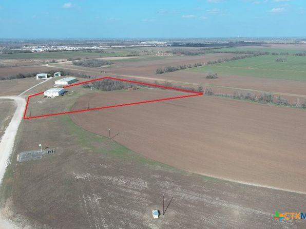 102 Windsock Ln, Marion, TX 78124