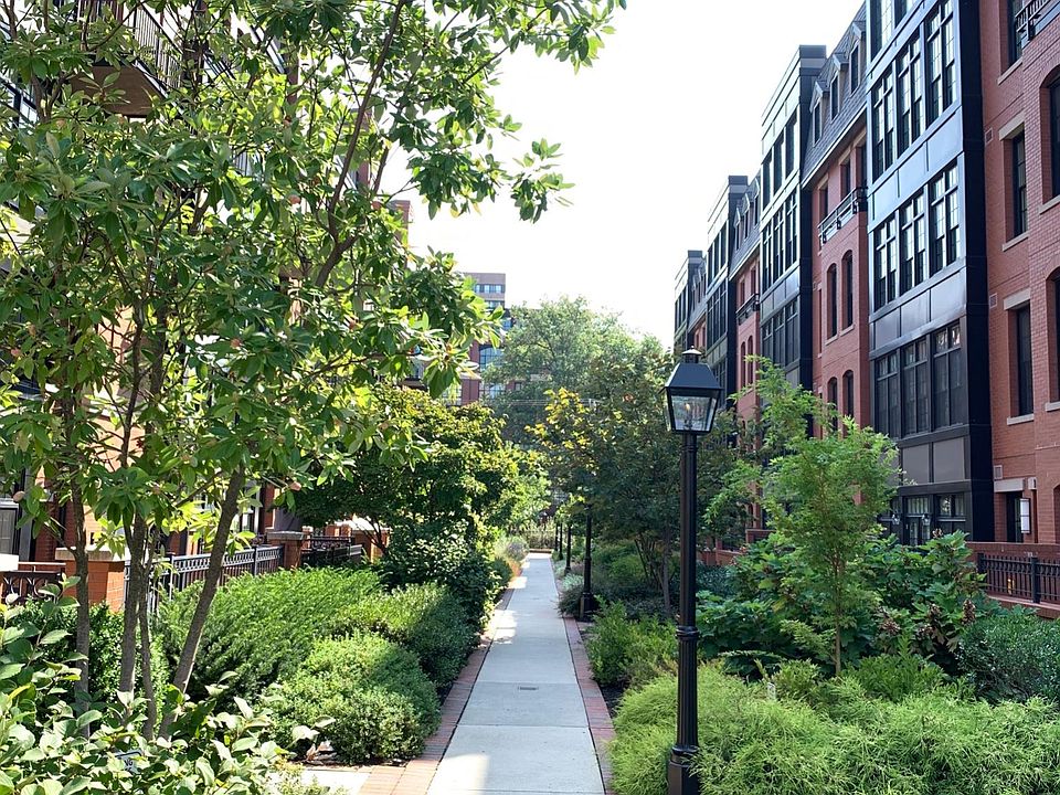 The Gaslight Square Courtyard