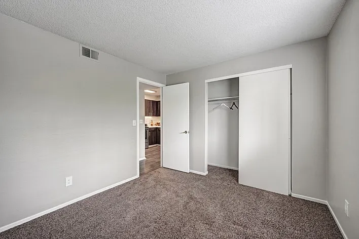 Summit Riverside Apartments — Photo 19