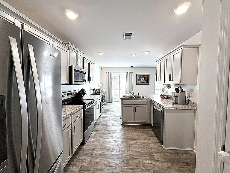 5021 Black Forest Dr — Photo 3
