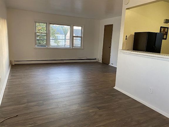4th image of 302 Clendenny Ave #2