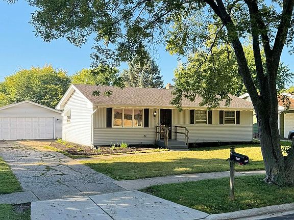 3rd image of 5041 Carol Ct