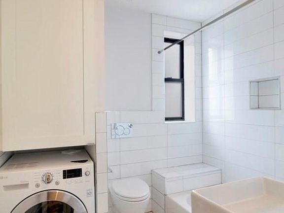 5th image of 260 Elizabeth St APT 1