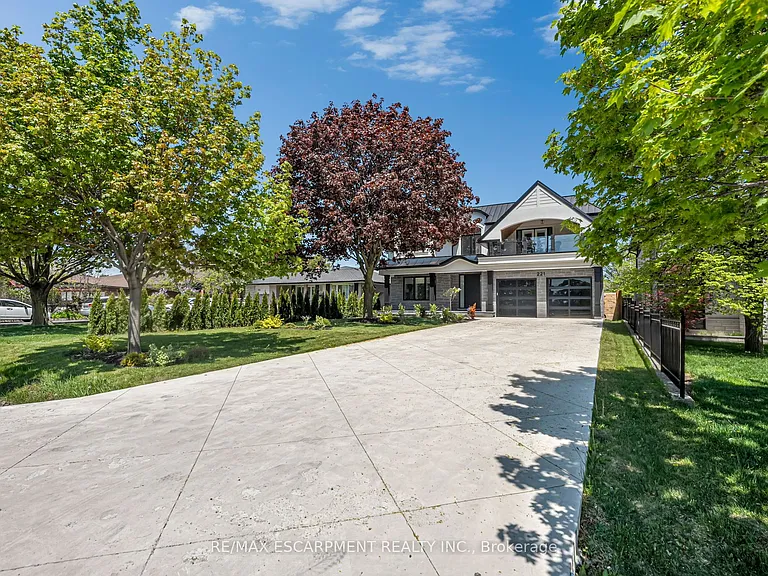 221 Morden Rd E — Photo 2