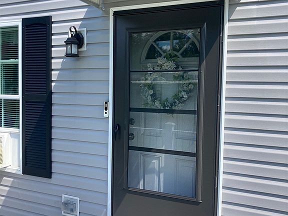 4th image of 6 Seneca Dr