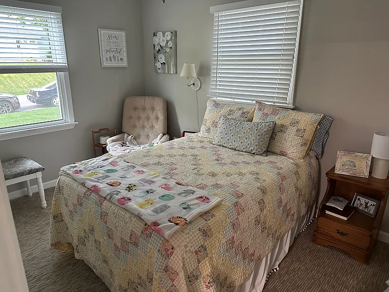 1040 Tulip Ln — Photo 13