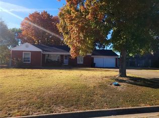 412 Circle Dr, Fort Scott, KS 66701