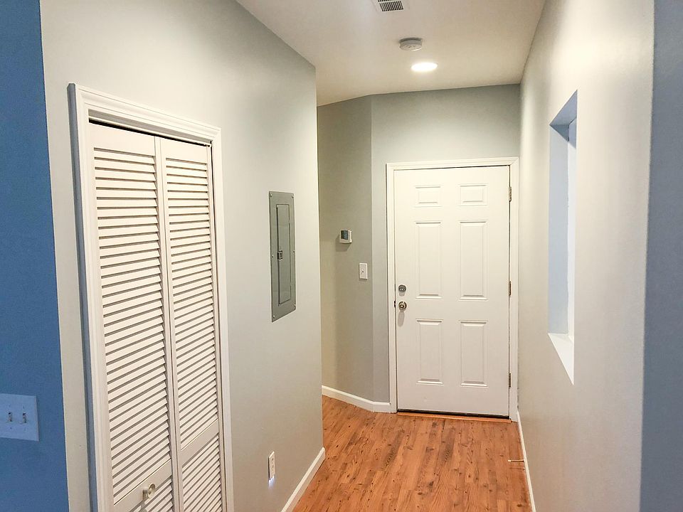 Hallway to bathroom and bedrooms