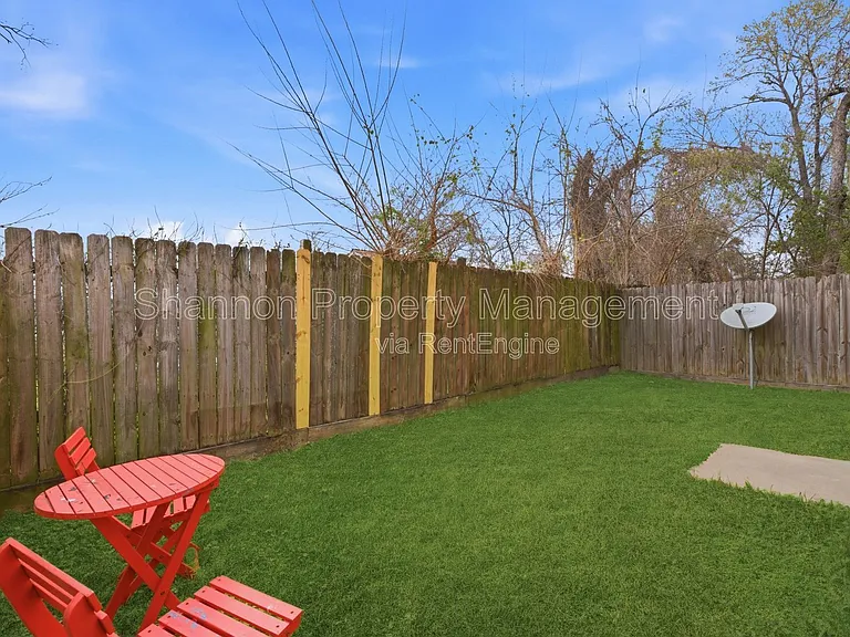 408 Eichwurzel Ln #D — Photo 25