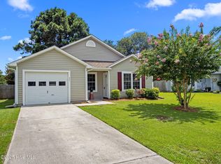 834 S Dogwood Ln, Swansboro, NC 28584