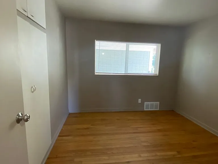 5 bedroom, 2 bath House-Cheney! Right on campus!! — Photo 15