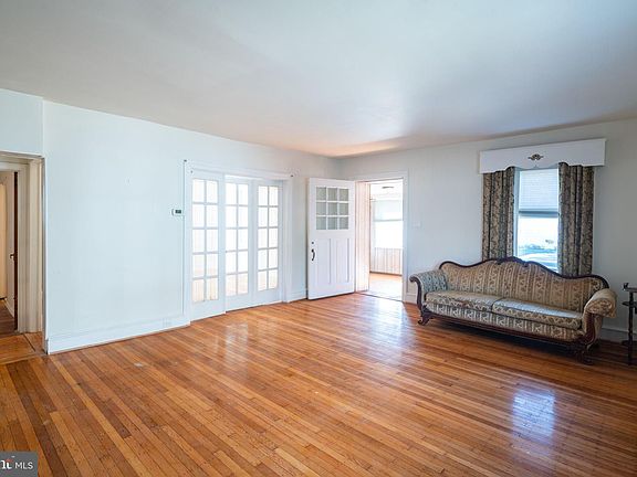 4th image of 7103 Penarth Ave #1