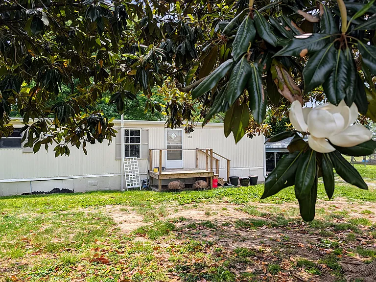 133 Albany Cir — Photo 17