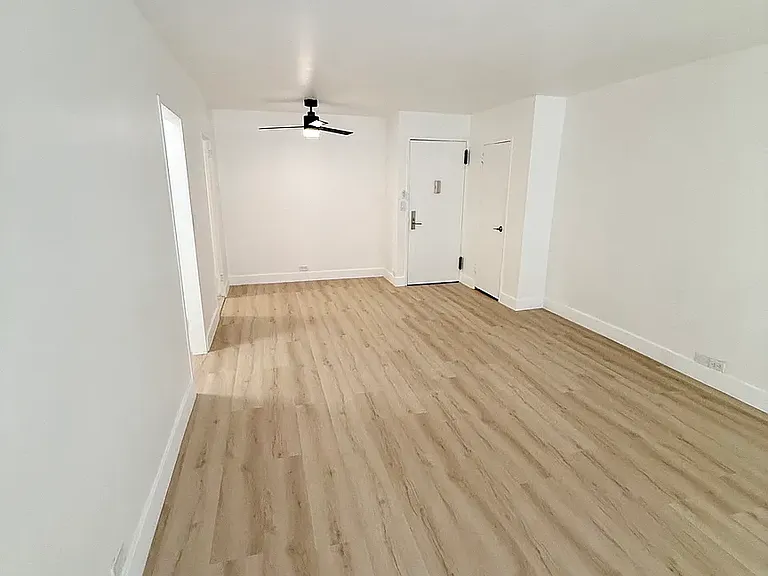 77 W 55th St #10H — Photo 4