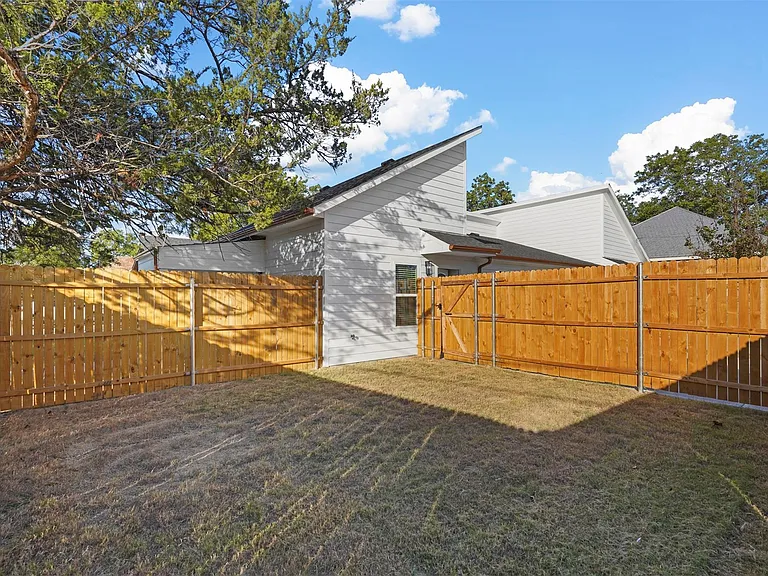 2217 Sayle St #B — Photo 17