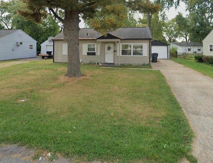 1st image of 3912 S Park Dr