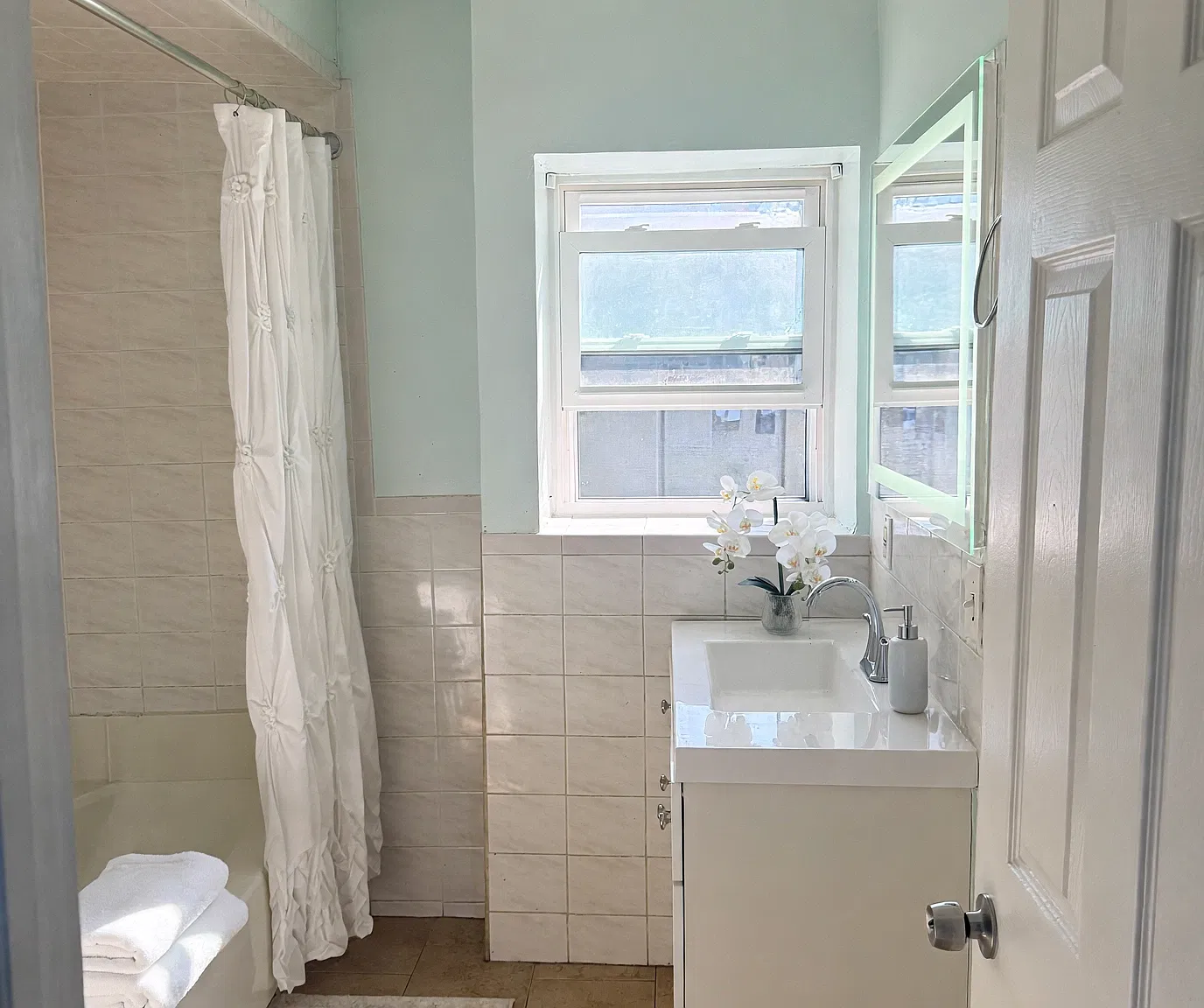2 bed, $2,300 — Photo 3