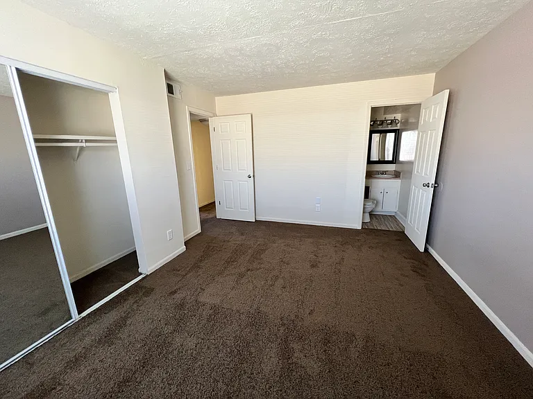 Derby Run Apartments — Photo 104