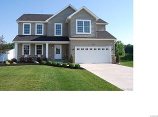 4993 Waterford Ln, Hamburg, NY 14075