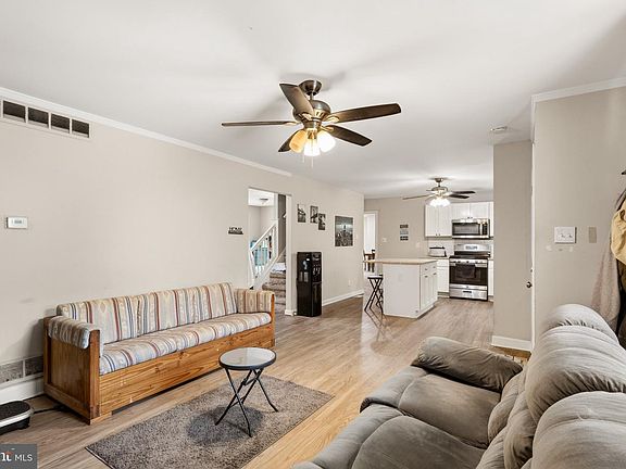 4th image of 34 Saint Moritz Dr