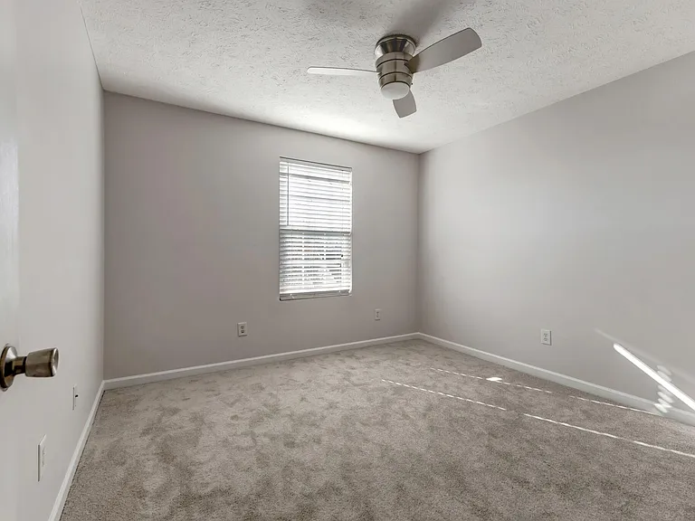 8103 Valley Oak Dr — Photo 11
