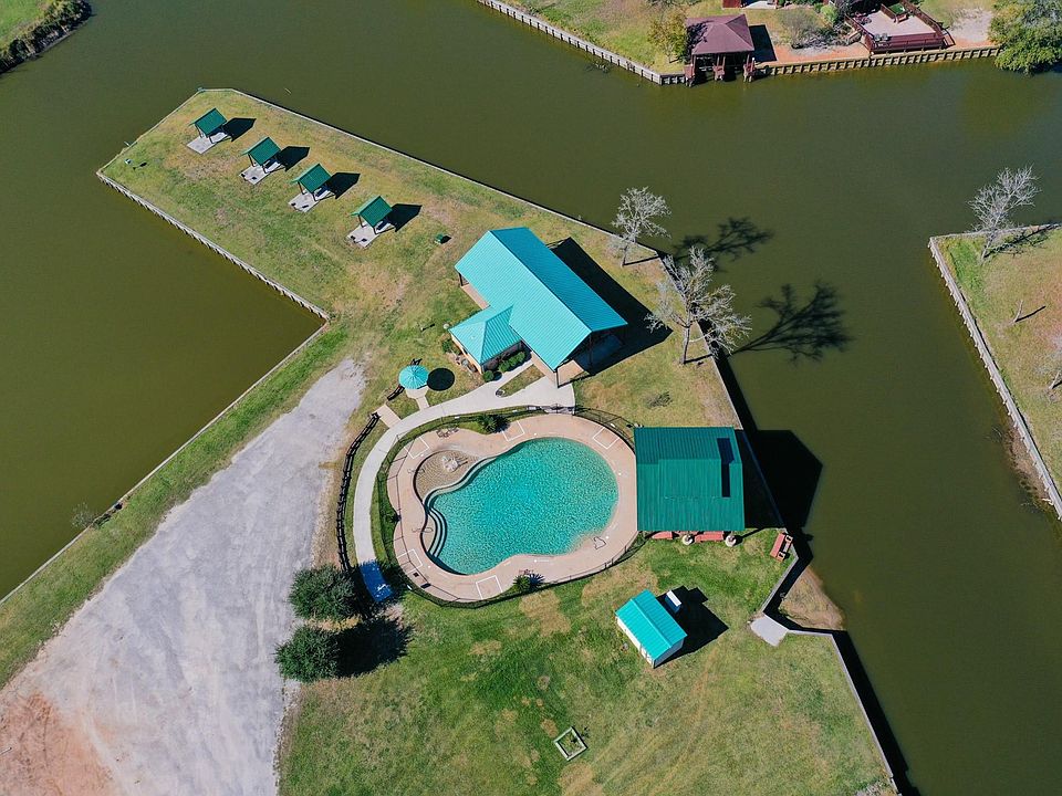1st image of 62 Lakecrest Ln