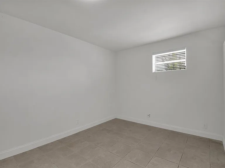 1116 S 17th Ave — Photo 10