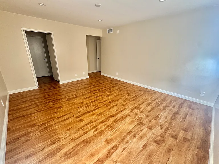 2014 S Bentley Ave #202 — Photo 7