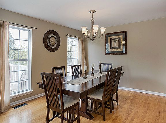 4th image of 3233 Foxridge Ct