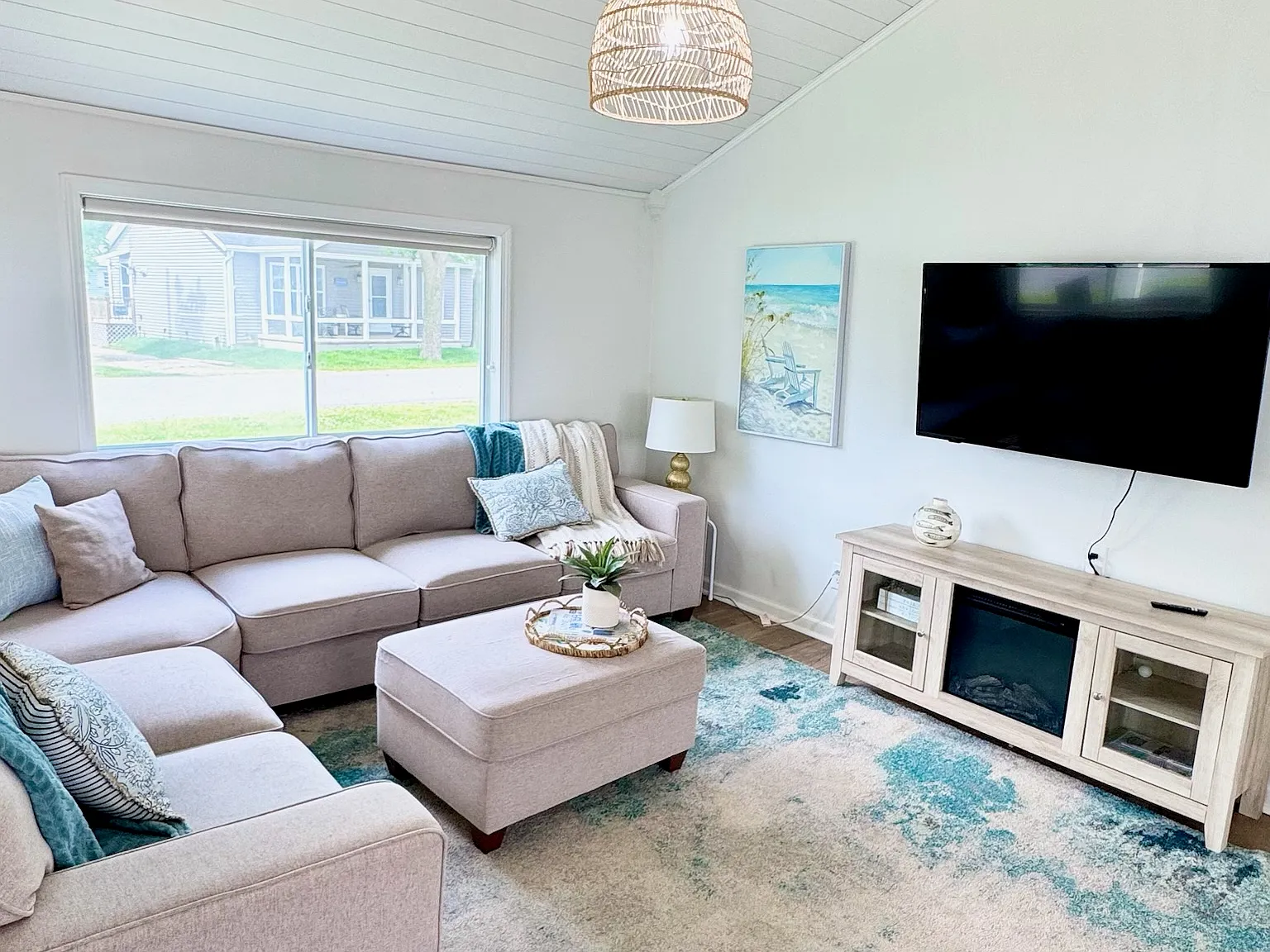 3 bed, 1155 sqft, $2,295 — Photo 2
