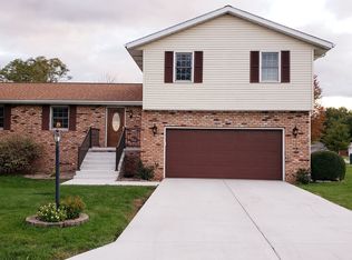 208 Oakbrook Dr, East Peoria, IL 61611