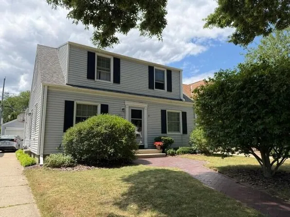 4907 N Idlewild AVENUE, Whitefish Bay, WI 53217