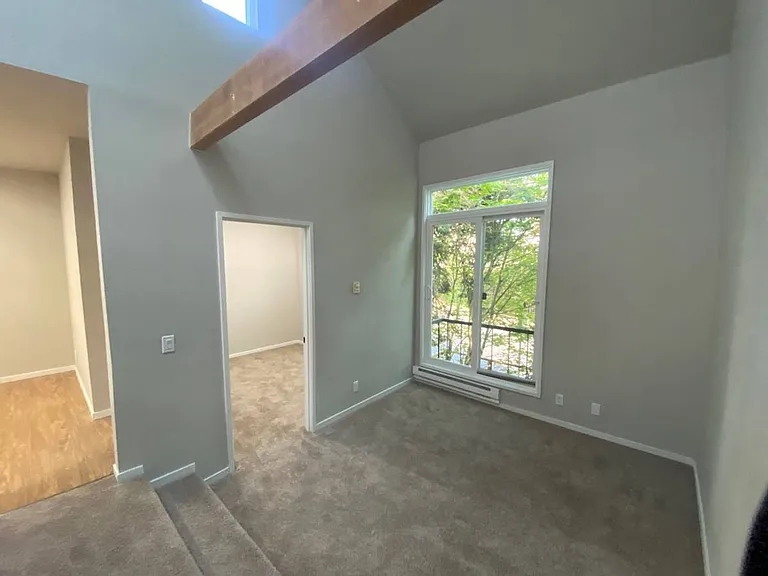 700 NE 42nd St — Photo 17