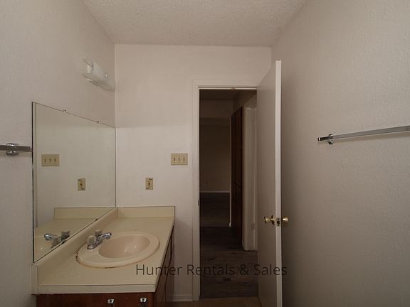 2nd image of 1604 Cedarhill Dr APT A