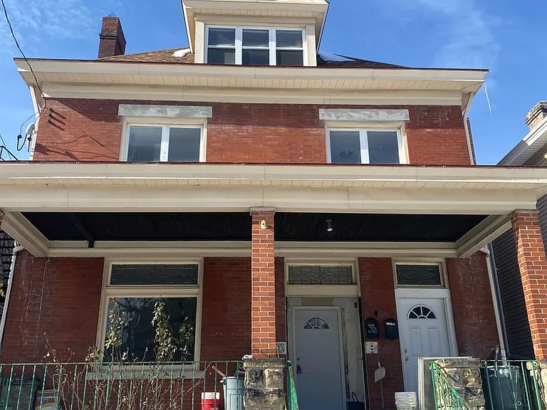 3 unit building in central area of Bellevue and steps away from Avalon areas of Pittsburgh. — Photo 12