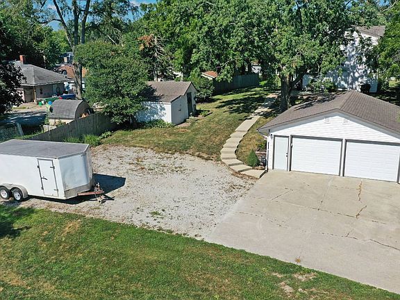 3rd image of 1206 Davis Ave