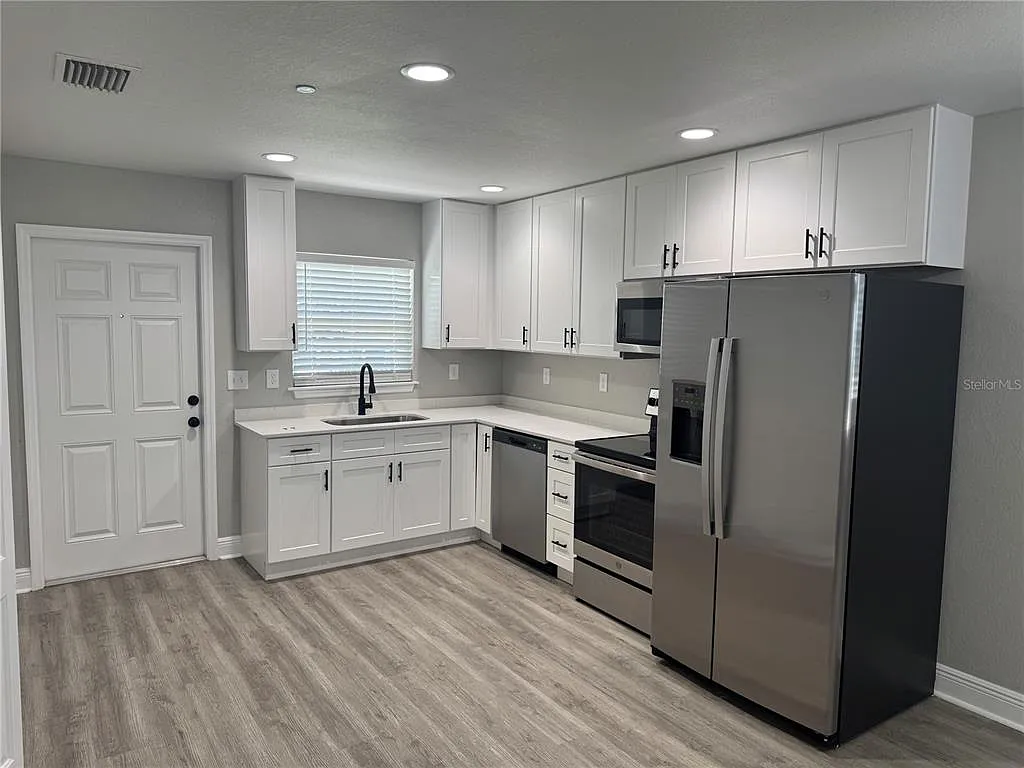 2 bed, 2.0 bath, 960 sqft, $1,600 — Photo 3