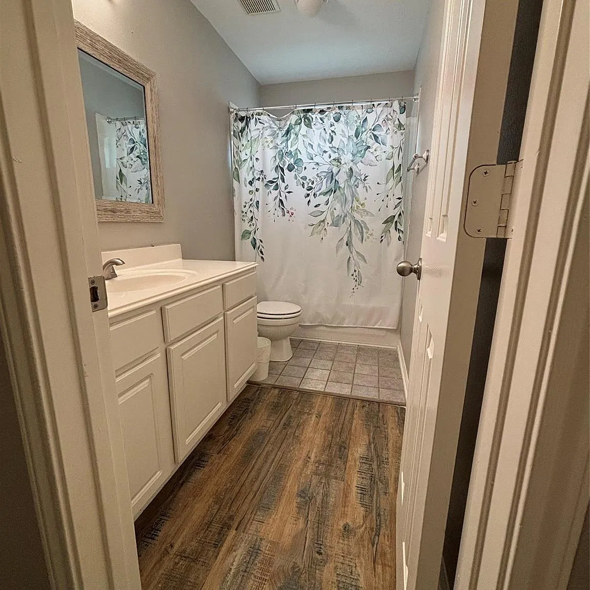 3 bed, 2.0 bath, 1959 sqft, $2,100 — Photo 2