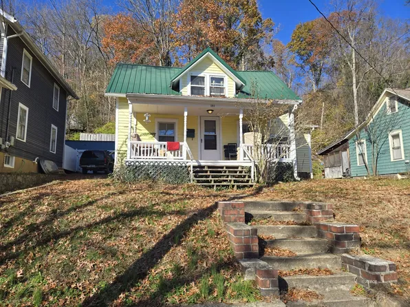 131 Grosvenor St, Athens, OH 45701