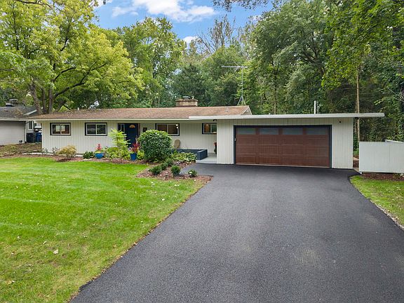 2nd image of 60 Golden Larch Ct